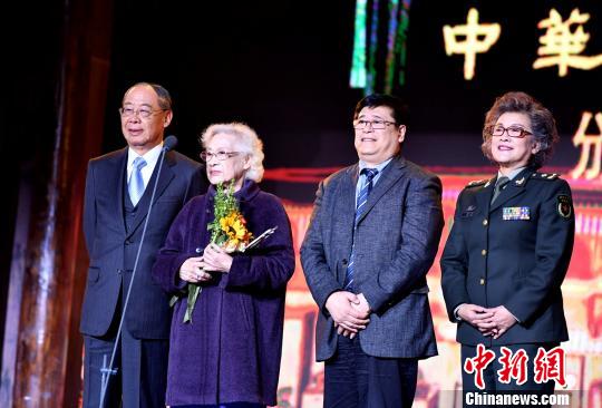 “2016中华文化人物”颁授典礼在深圳落幕