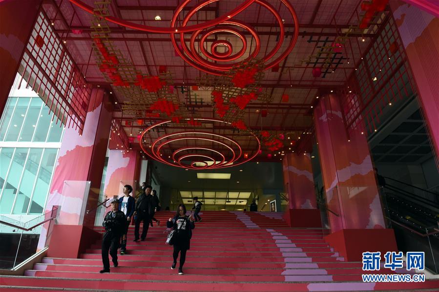 （社会）（3）香港海港城：鲤跃龙门贺新岁