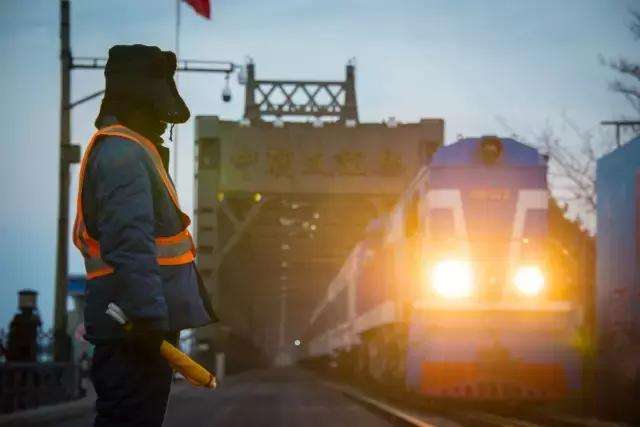 沈阳铁路局丹东工务段夏军:国门下的铁道卫士