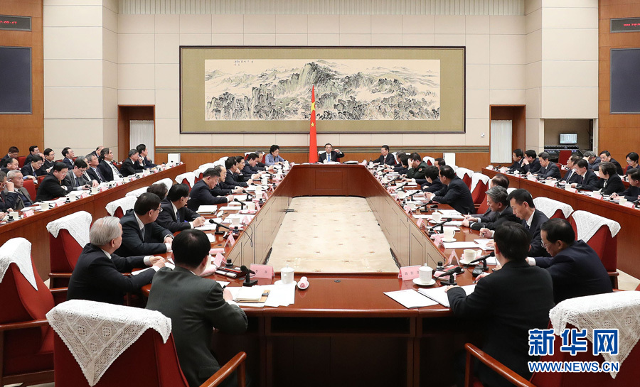 1月19日，中共中央政治局常委、国务院总理李克强在北京主持召开座谈会，听取各民主党派中央、全国工商联负责人和无党派人士代表对《政府工作报告（征求意见稿）》的意见建议。中共中央政治局常委、国务院副总理张高丽出席。 新华社记者马占成摄