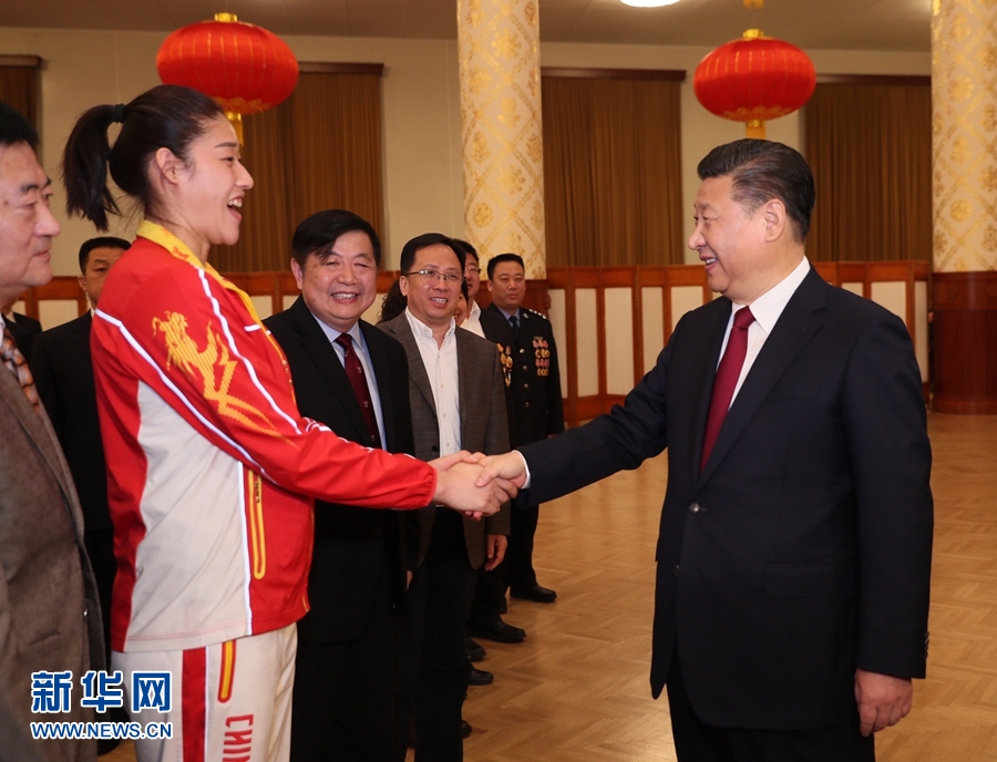 1月26日,中共中央、国务院在北京人民大会堂举行2017年春节团拜会。这是中共中央总书记、国家主席、中央军委主席习近平同首都各界人士亲切握手,互致问候、祝福新春。新华社记者 鞠鹏 摄 1月26日,中共中央、国务院在北京人民大会堂举行2017年春节团拜会。这是中共中央总书记、国家主席、中央军委主席习近平同首都各界人士亲切握手,互致问候、祝福新春。新华社记者 鞠鹏 摄