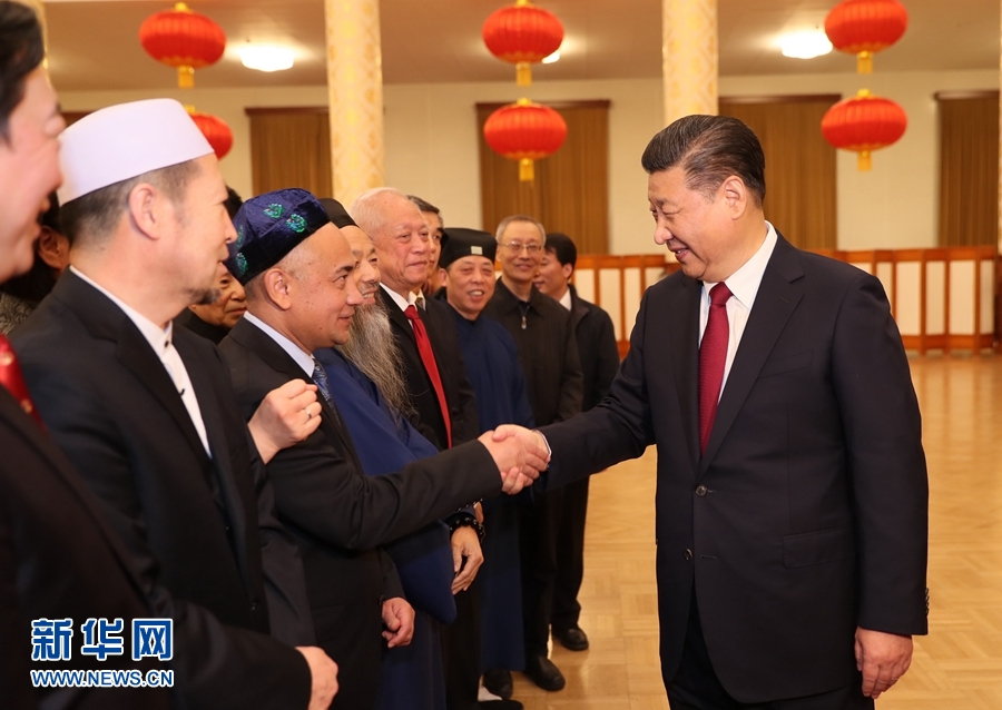 1月26日,中共中央、国务院在北京人民大会堂举行2017年春节团拜会。这是中共中央总书记、国家主席、中央军委主席习近平同首都各界人士亲切握手,互致问候、祝福新春。新华社记者 鞠鹏 摄 1月26日,中共中央、国务院在北京人民大会堂举行2017年春节团拜会。这是中共中央总书记、国家主席、中央军委主席习近平同首都各界人士亲切握手,互致问候、祝福新春。新华社记者 鞠鹏 摄