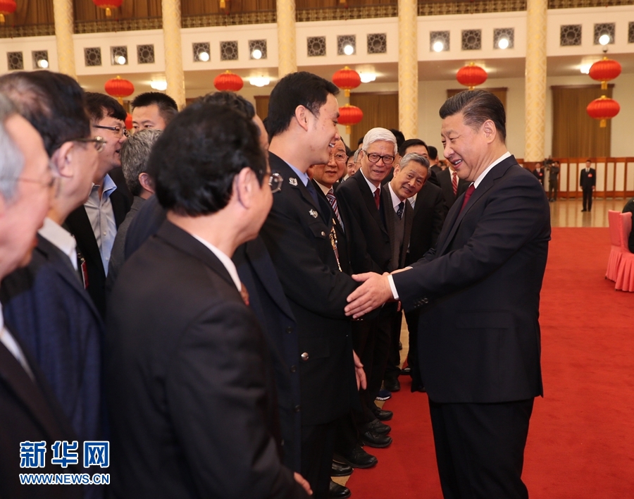 1月26日,中共中央、国务院在北京人民大会堂举行2017年春节团拜会。这是中共中央总书记、国家主席、中央军委主席习近平同首都各界人士亲切握手,互致问候、祝福新春。新华社记者 鞠鹏 摄 1月26日,中共中央、国务院在北京人民大会堂举行2017年春节团拜会。这是中共中央总书记、国家主席、中央军委主席习近平同首都各界人士亲切握手,互致问候、祝福新春。新华社记者 鞠鹏 摄