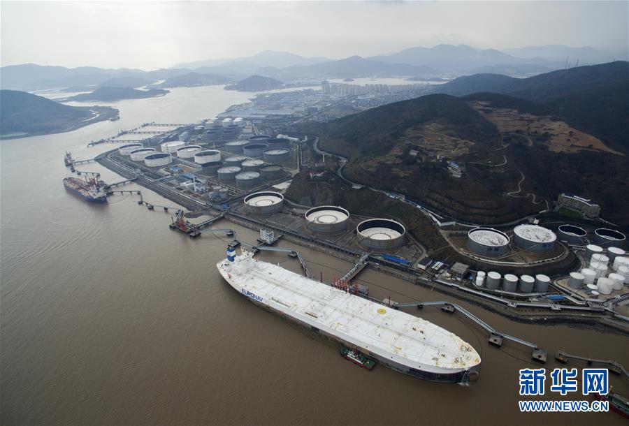 (社會)(1)全球最大船停泊寧波舟山港