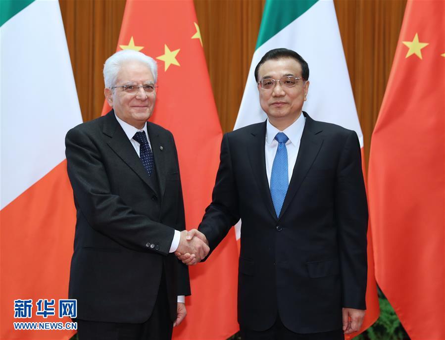 2月23日，国务院总理李克强在北京人民大会堂会见来华进行国事访问的意大利总统马塔雷拉。 新华社记者 谢环驰 摄