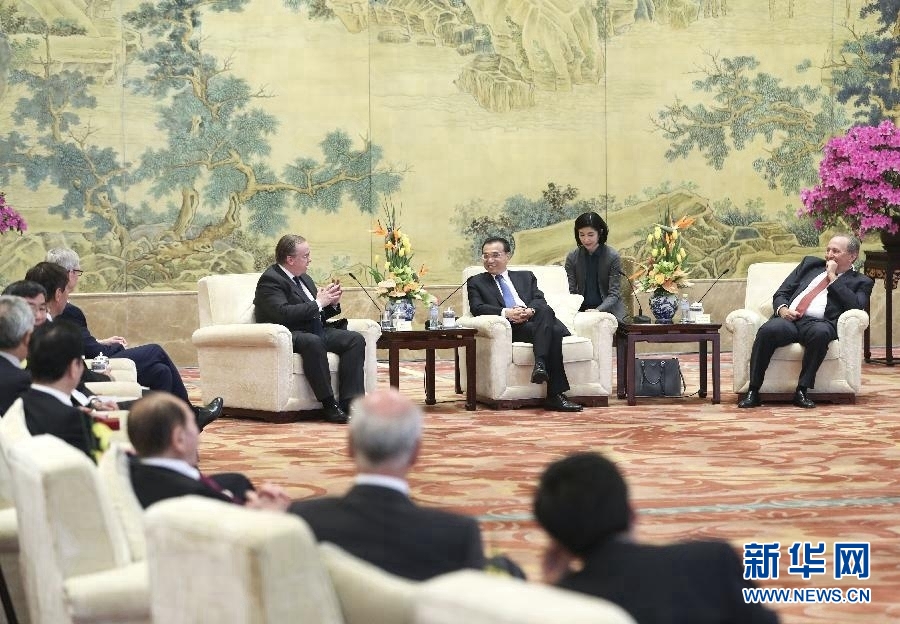 3月20日，國務院總理李克強在北京釣魚臺芳華苑會見來華出席中國發展高層論壇2017年年會的境外代表，並同他們座談交流。 新華社記者龐興雷 攝 