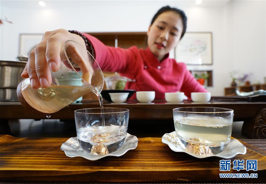 （经济）（1）南京：钟山雨花茶春茶开炒