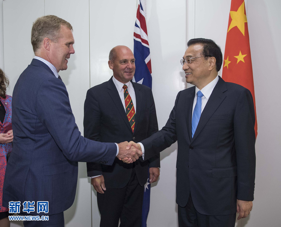 3月23日,国务院总理李克强在堪培拉议会大厦会见澳大利亚联邦议会参议长帕里和众议长史密斯。 新华社记者 李涛 摄 3月23日,国务院总理李克强在堪培拉议会大厦会见澳大利亚联邦议会参议长帕里和众议长史密斯。 新华社记者 李涛 摄