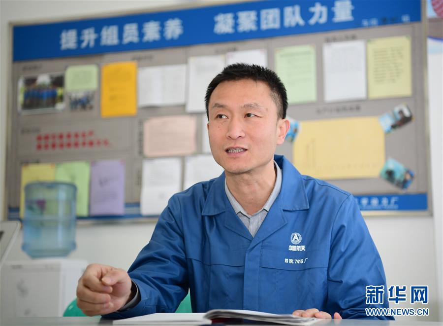 (时代先锋·图文互动)(4)“雕刻”火药30年 航天工匠“一把刀”——记以国为重的大国工匠徐立平