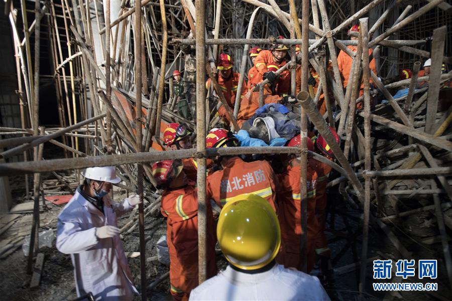 （突发事件&middot;后续）（1）湖北麻城一建筑工地脚手架垮塌致多人死伤 8名涉事责任人被公安机关控制 