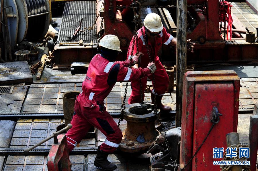 （图文互动）（1）恶劣天气中，&ldquo;决心&rdquo;号南海大洋钻探艰难进行