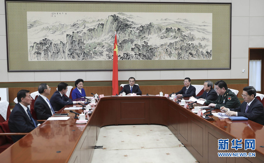3月31日,国务院总理李克强在北京主持召开国务院第七次全体会议,决定任命林郑月娥为香港特别行政区第五任行政长官,于2017年7月1日就职。张高丽等出席会议。新华社记者 丁林 摄 3月31日,国务院总理李克强在北京主持召开国务院第七次全体会议,决定任命林郑月娥为香港特别行政区第五任行政长官,于2017年7月1日就职。张高丽等出席会议。新华社记者 丁林 摄
