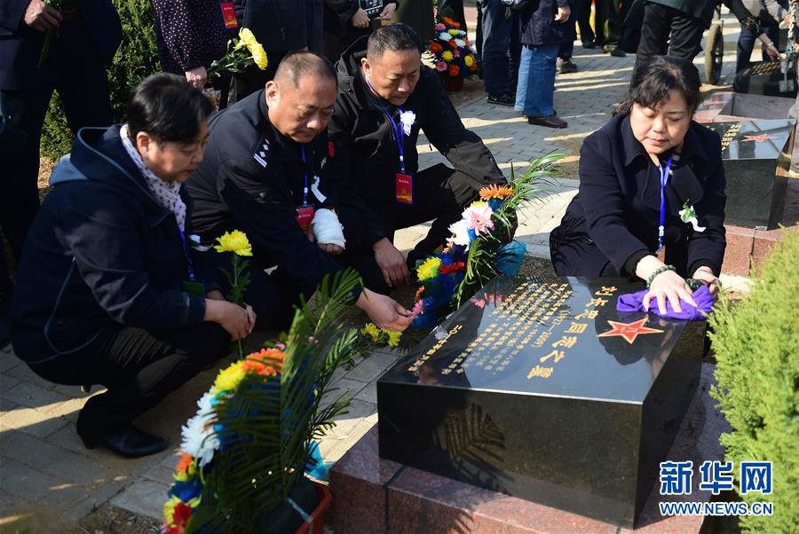 （社会）（2）十一位塔山阻击战参战老战士骨灰迁葬塔山革命烈士陵园