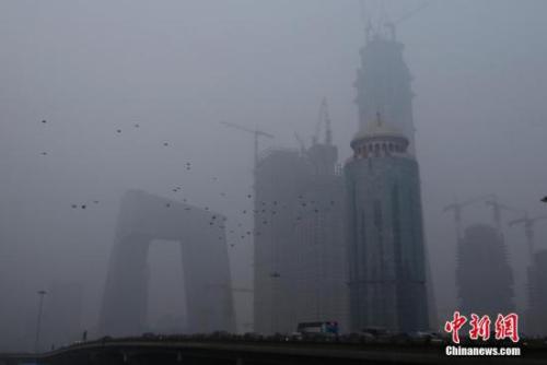 资料图：遭遇雾霾袭击的北京。中新社记者 李慧思 摄