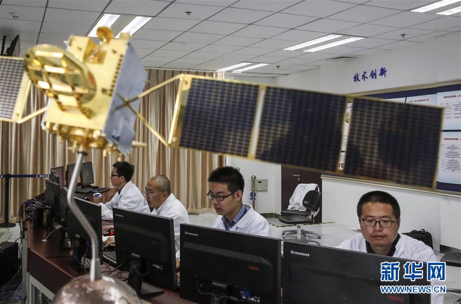 （时代先锋&middot;图文互动）（1）仰望最亮&ldquo;星&rdquo; 勿忘造星人&mdash;&mdash;记航天科技集团五院&ldquo;通信卫星创新团队&rdquo;