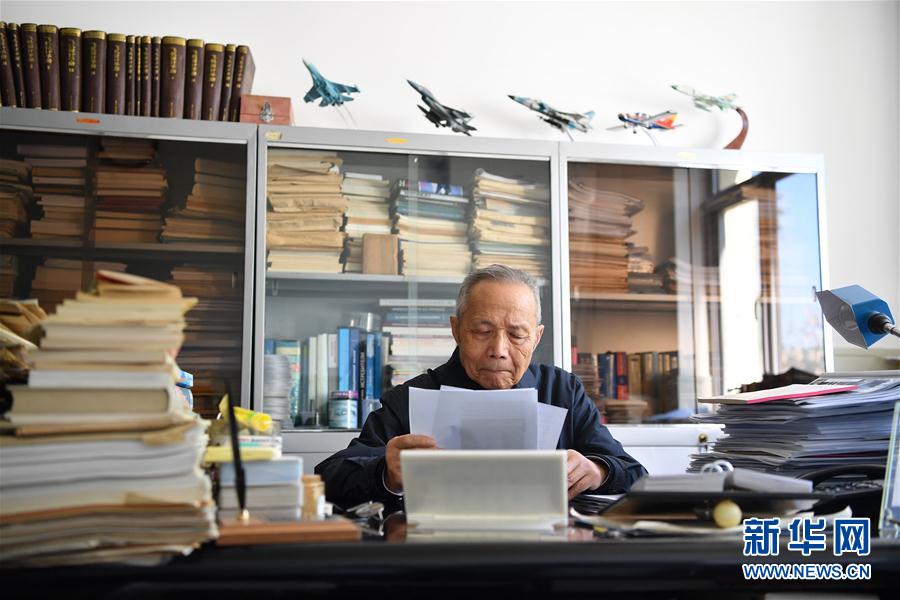 （知识分子典型&middot;图文互动）（7）造出属于中国人的&ldquo;争气机&rdquo;：记两院院士、我国歼8II飞机总设计师顾诵芬