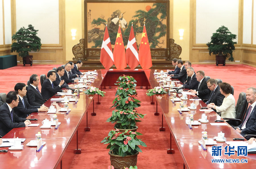 5月3日,国务院总理李克强在北京人民大会堂同来华进行正式访问的丹麦首相拉斯穆森举行会谈。 新华社记者王晔摄 5月3日,国务院总理李克强在北京人民大会堂同来华进行正式访问的丹麦首相拉斯穆森举行会谈。 新华社记者王晔摄