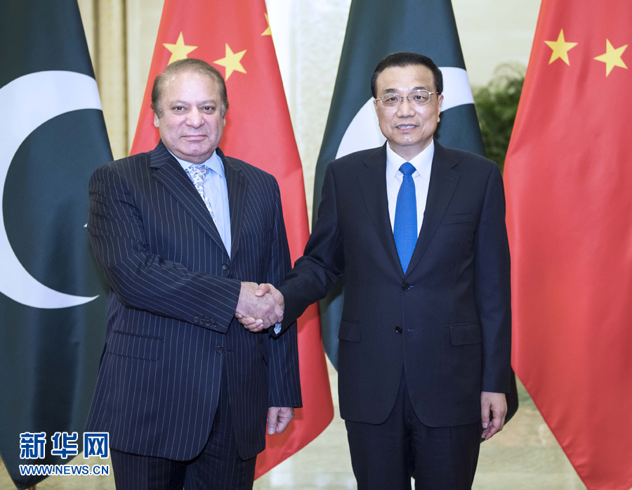 5月13日，国务院总理李克强在北京人民大会堂会见来华出席&ldquo;一带一路&rdquo;国际合作高峰论坛的巴基斯坦总理谢里夫。 新华社记者 李涛 摄