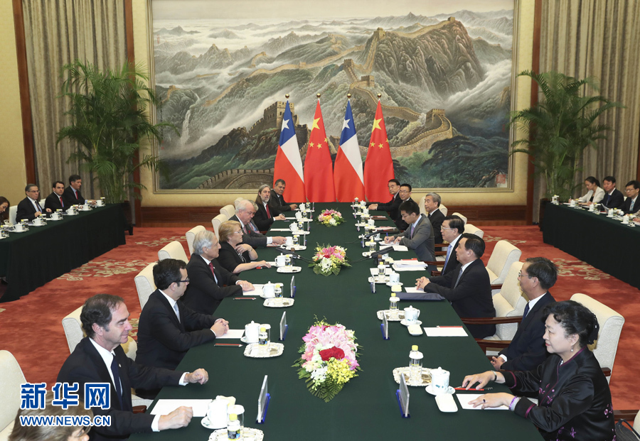 5月13日，全国人大常委会委员长张德江在北京人民大会堂会见智利总统巴切莱特。新华社记者 庞兴雷 摄
