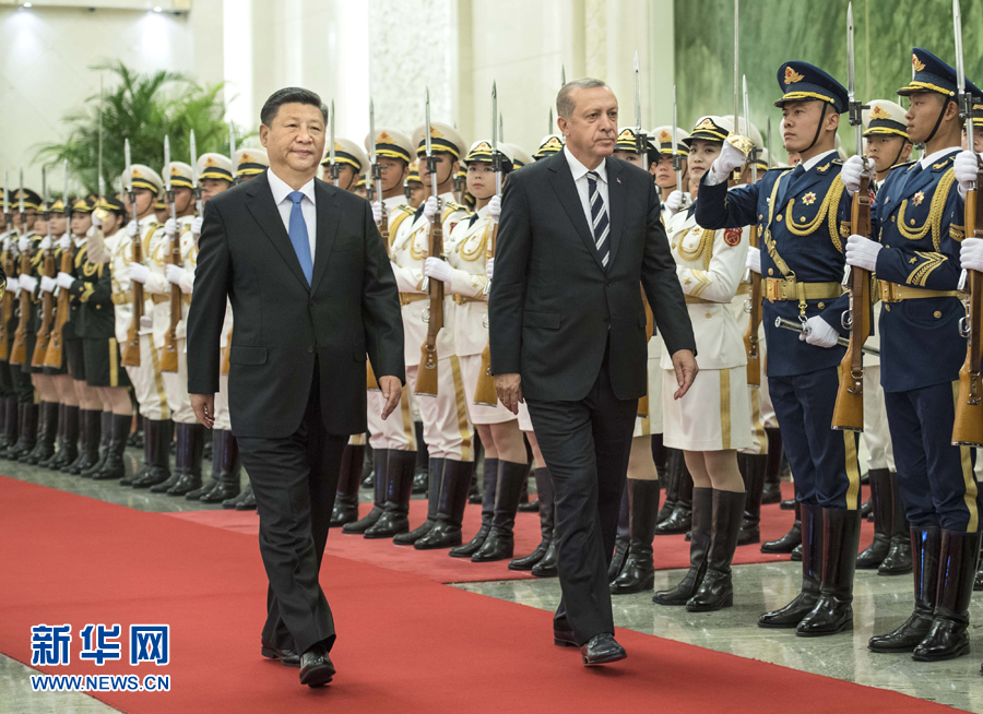 5月13日，国家主席习近平在北京人民大会堂同来华出席&ldquo;一带一路&rdquo;国际合作高峰论坛的土耳其总统埃尔多安举行会谈。会谈前，习近平在人民大会堂北大厅为埃尔多安举行欢迎仪式。新华社记者 李涛 摄