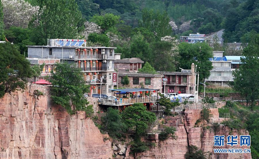 （社会）（6）郭亮村：绝壁公路建成四十年实现山村巨变