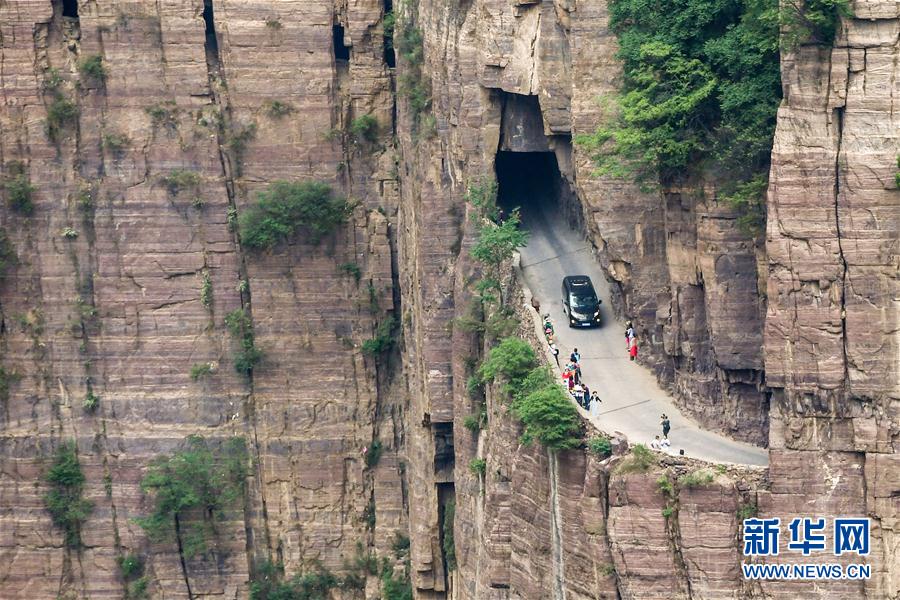 （社会）（11）郭亮村：绝壁公路建成四十年实现山村巨变