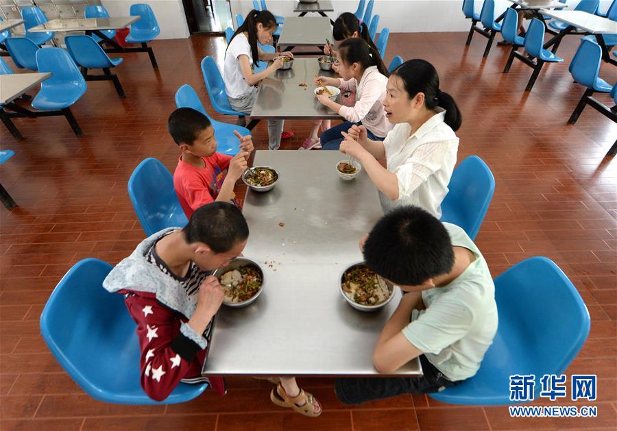 （图片故事）（11）无声世界里的&ldquo;微笑妈妈&rdquo;