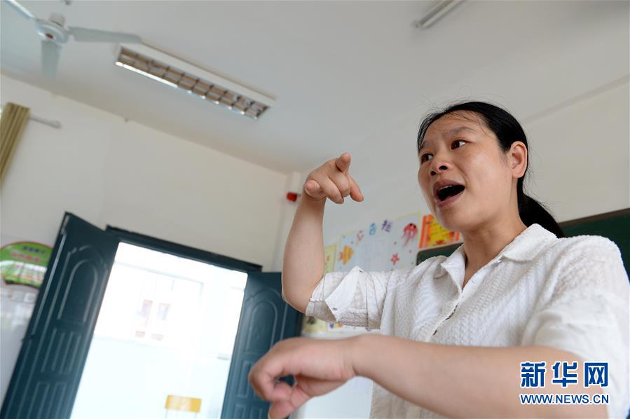 （图片故事）（2）无声世界里的&ldquo;微笑妈妈&rdquo;