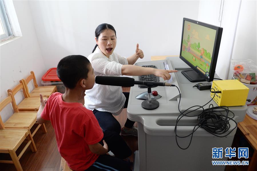 （图片故事）（7）无声世界里的“微笑妈妈”