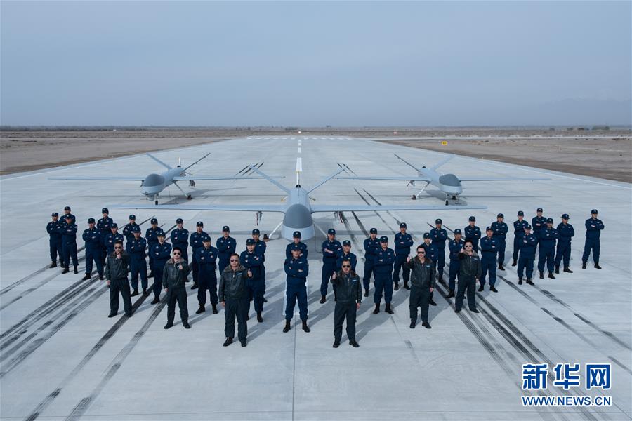（时代先锋&middot;图文互动）（2）大地上的天空&mdash;&mdash;空军某试验训练基地无人机飞行员李浩投身改革强军记事