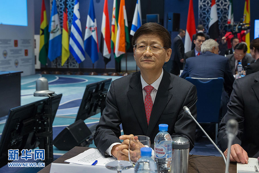 5月24日,在俄罗斯扎维多沃,中共中央政治局委员、中央政法委书记孟建柱出席国际安全事务高级代表会议。 5月24日,中共中央政治局委员、中央政法委书记孟建柱在俄罗斯出席国际安全事务高级代表会议,就加强国际执法安全合作、防范打击恐怖主义作主旨发言。来自95个国家和国际组织的代表参加会议。新华社记者白雪骐摄 5月24日,在俄罗斯扎维多沃,中共中央政治局委员、中央政法委书记孟建柱出席国际安全事务高级代表会议。 5月24日,中共中央政治局委员、中央政法委书记孟建柱在俄罗斯出席国际安全事务高级代表会议,就加强国际执法安全合作、防范打击恐怖主义作主旨发言。来自95个国家和国际组织的代表参加会议。新华社记者白雪骐摄