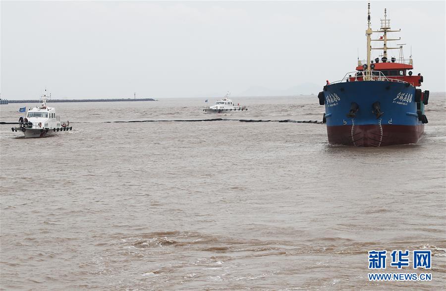 （社会）（2）上海举行海上安全及防污染综合处置演习