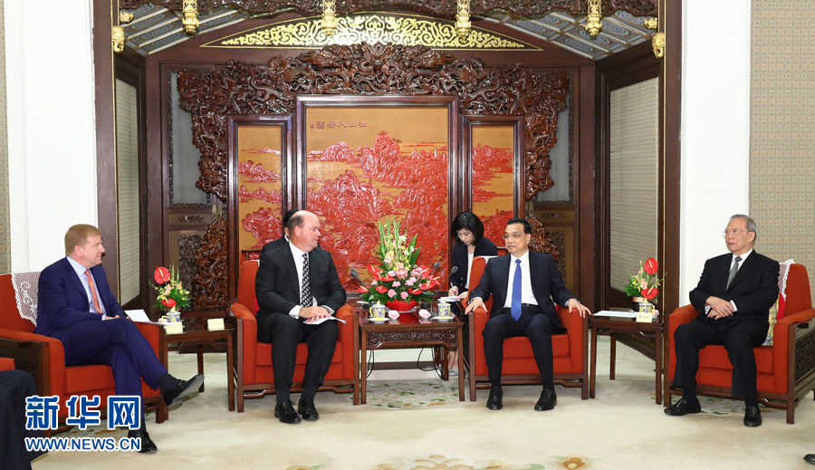 6月20日，国务院总理李克强在北京中南海紫光阁会见出席第九轮中美工商领袖和前高官对话的美方代表并座谈。新华社记者 谢环驰 摄