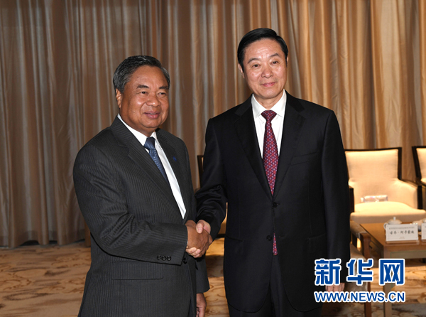 6月22日，第六次中老两党理论研讨会在海南博鳌开幕。中共中央政治局委员、中央书记处书记、中宣部部长刘奇葆和老挝人革党中央政治局委员、中央书记处书记、中组部部长占西，老挝人革党中央书记处书记、中宣部部长吉乔出席开幕式。这是研讨会前，刘奇葆同占西举行会谈。新华社记者 赵颖全 摄