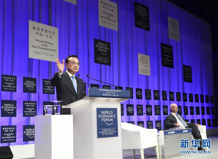 6月27日，国务院总理李克强在大连国际会议中心出席2017年夏季达沃斯论坛开幕式并发表特别致辞。 新华社记者 庞兴雷 摄