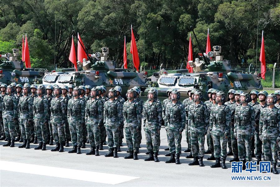 （香港回归二十周年·XHDW）（5）驻港部队接受检阅
