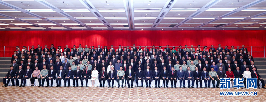 6月30日下午,中共中央总书记、国家主席、中央军委主席习近平在香港会见中央驻港机构和主要中资机构负责人,并发表重要讲话。新华社记者 鞠鹏 摄 6月30日下午,中共中央总书记、国家主席、中央军委主席习近平在香港会见中央驻港机构和主要中资机构负责人,并发表重要讲话。新华社记者 鞠鹏 摄