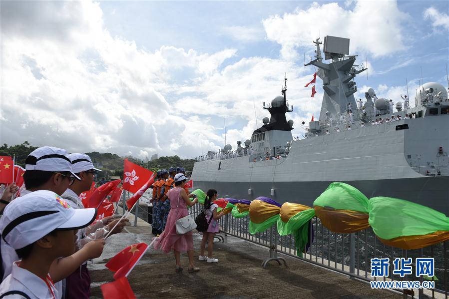 （XHDW）（12）中国人民解放军海军16舰编队到香港受到热烈欢迎