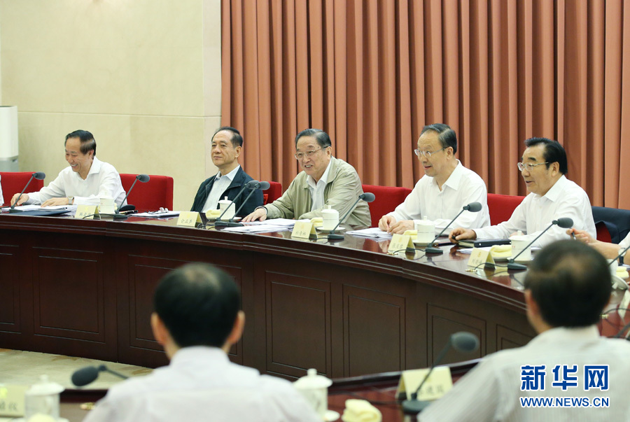 7月20日，全国政协在北京召开第71次双周协商座谈会，围绕&ldquo;改进和加强我国卫生援非工作&rdquo;建言献策。全国政协主席俞正声主持会议并讲话。新华社记者 姚大伟 摄