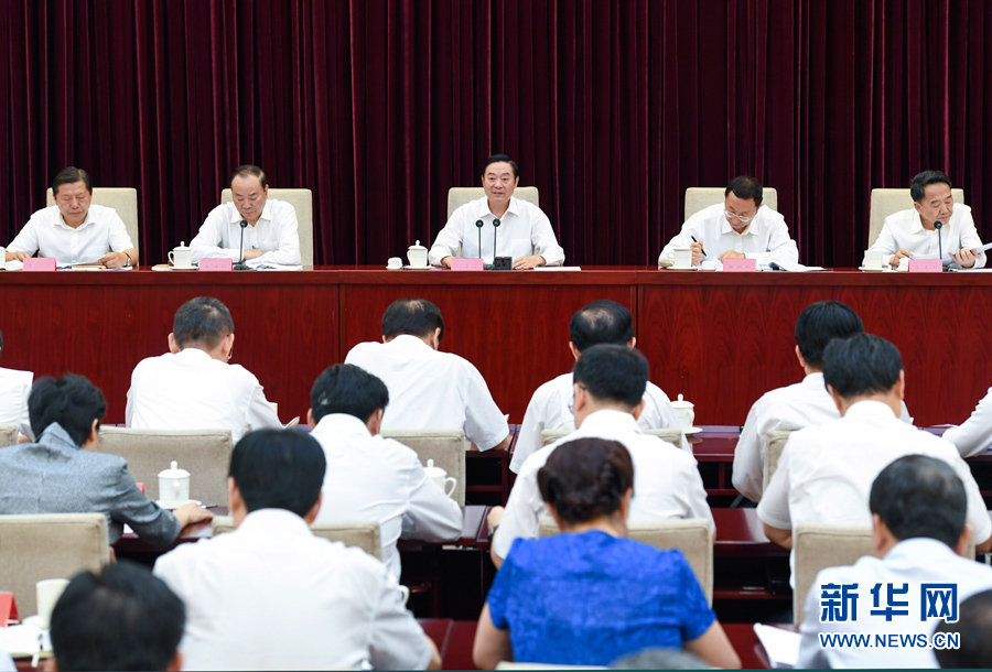 7月28日,中宣部在北京召开全国宣传部长专题工作会议,学习贯彻习近平总书记在省部级主要领导干部专题研讨班上的重要讲话精神。中共中央政治局委员、中央书记处书记、中宣部部长刘奇葆出席会议并讲话。新华社记者张领摄 7月28日,中宣部在北京召开全国宣传部长专题工作会议,学习贯彻习近平总书记在省部级主要领导干部专题研讨班上的重要讲话精神。中共中央政治局委员、中央书记处书记、中宣部部长刘奇葆出席会议并讲话。新华社记者张领摄