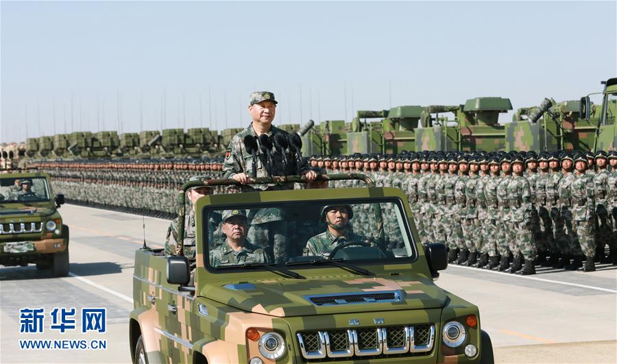 7月30日上午,庆祝中国人民解放军建军90周年阅兵在朱日和联合训练基地隆重举行。中共中央总书记、国家主席、中央军委主席习近平检阅部队并发表重要讲话。这是习近平乘车检阅部队。新华社记者 李刚 摄 7月30日上午,庆祝中国人民解放军建军90周年阅兵在朱日和联合训练基地隆重举行。中共中央总书记、国家主席、中央军委主席习近平检阅部队并发表重要讲话。这是习近平乘车检阅部队。新华社记者 李刚 摄