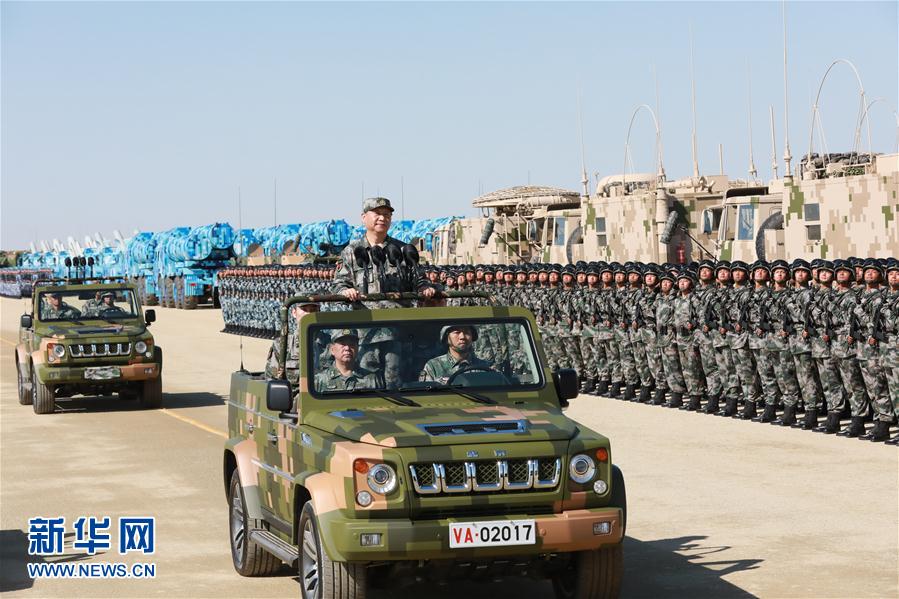 7月30日上午,庆祝中国人民解放军建军90周年阅兵在朱日和联合训练基地隆重举行。中共中央总书记、国家主席、中央军委主席习近平检阅部队并发表重要讲话。这是习近平乘车检阅部队。新华社记者 李刚 摄 7月30日上午,庆祝中国人民解放军建军90周年阅兵在朱日和联合训练基地隆重举行。中共中央总书记、国家主席、中央军委主席习近平检阅部队并发表重要讲话。这是习近平乘车检阅部队。新华社记者 李刚 摄