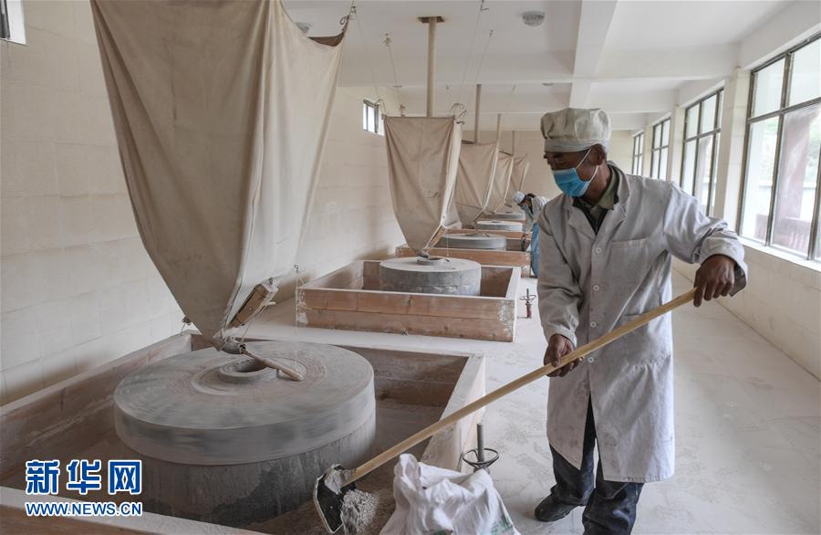 （砥砺奋进的五年&middot;绿色发展　绿色生活&middot;图文互动）（2）风沙地里&ldquo;长出&rdquo;绿色家园&mdash;&mdash;西藏山南隆子县53年造林治沙记