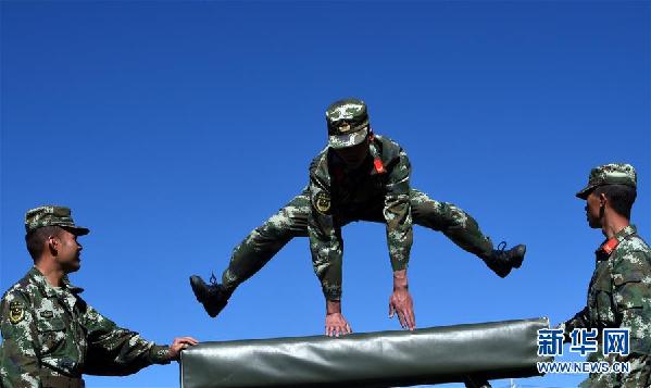 (砥砺奋进的五年·绿色发展 绿色生活·图文互动)(4)天边林海的绿色守护人