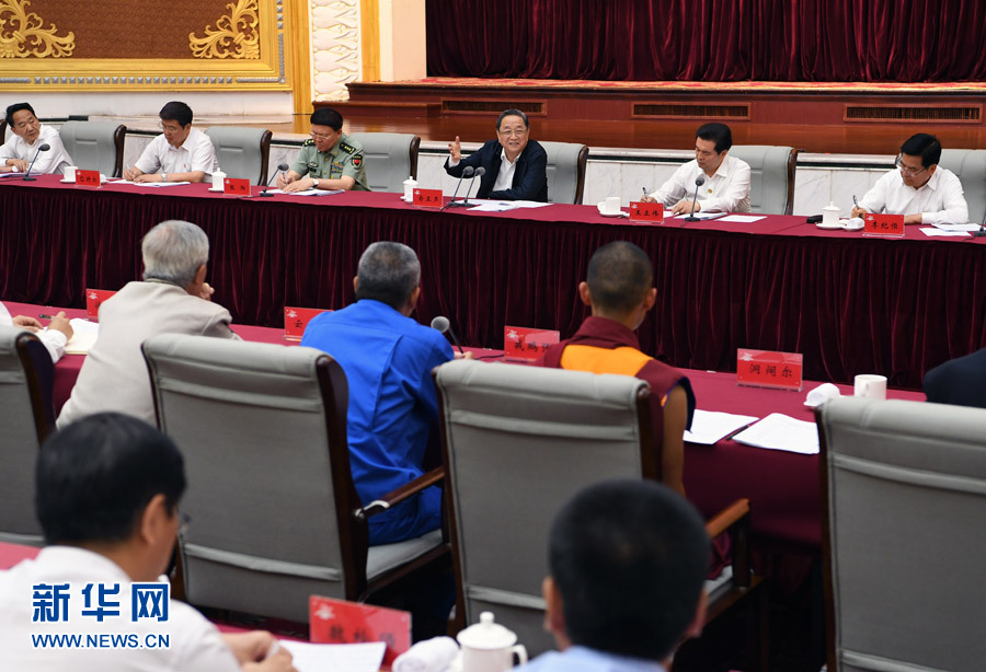 8月10日,中共中央政治局常委、全国政协主席、中央代表团团长俞正声率中央代表团一分团,在包头市看望慰问各族干部群众,带来以习近平同志为核心的党中央的亲切关怀和全国各族人民的深情祝福,与大家共同庆祝内蒙古自治区成立70周年。这是俞正声出席包头市庆祝内蒙古自治区成立70周年座谈会并讲话。新华社记者 张领 摄 8月10日,中共中央政治局常委、全国政协主席、中央代表团团长俞正声率中央代表团一分团,在包头市看望慰问各族干部群众,带来以习近平同志为核心的党中央的亲切关怀和全国各族人民的深情祝福,与大家共同庆祝内蒙古自治区成立70周年。这是俞正声出席包头市庆祝内蒙古自治区成立70周年座谈会并讲话。新华社记者 张领 摄