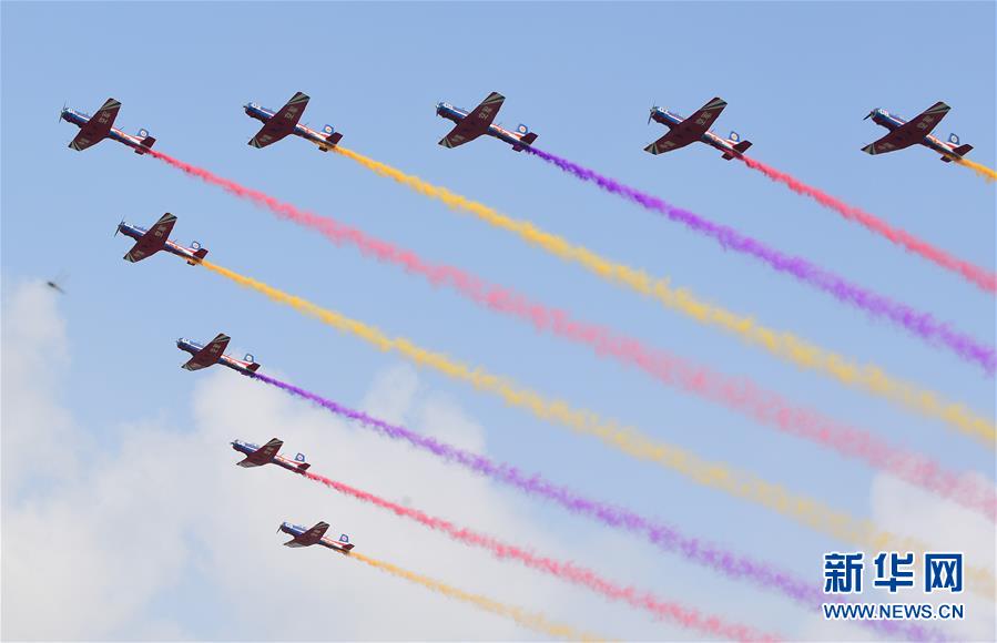 （社会）（1）中国空军在长春举办航空开放活动