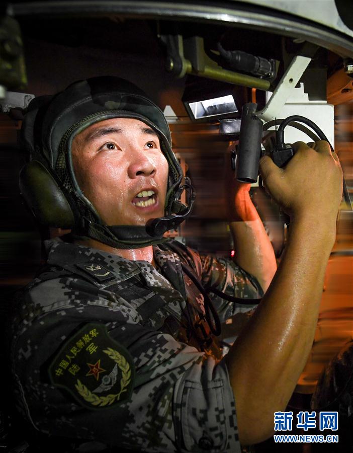 （图文互动）（1）一名强军标兵的精武之路&mdash;&mdash;记陆军第74集团军某合成旅&ldquo;黄草岭功臣连&rdquo;车长王锐 