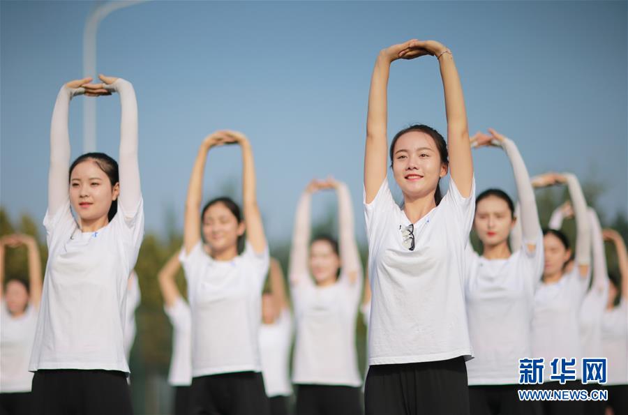 #（社会）（1）天津：全运会仪式引导员训练忙