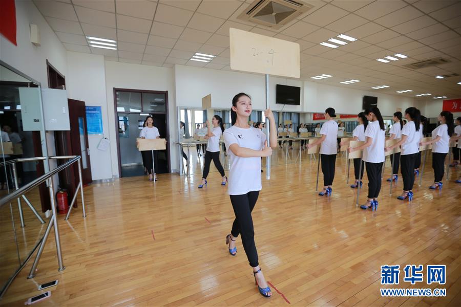 #（社会）（6）天津：全运会仪式引导员训练忙