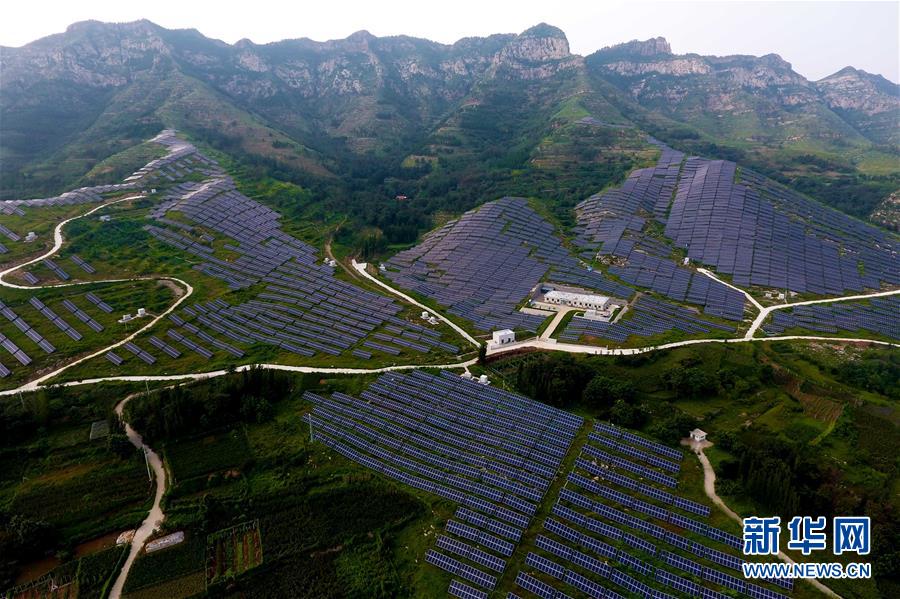 （砥砺奋进的五年&middot;绿色发展 绿色生活）（1）荒山&ldquo;种&rdquo;出新能源